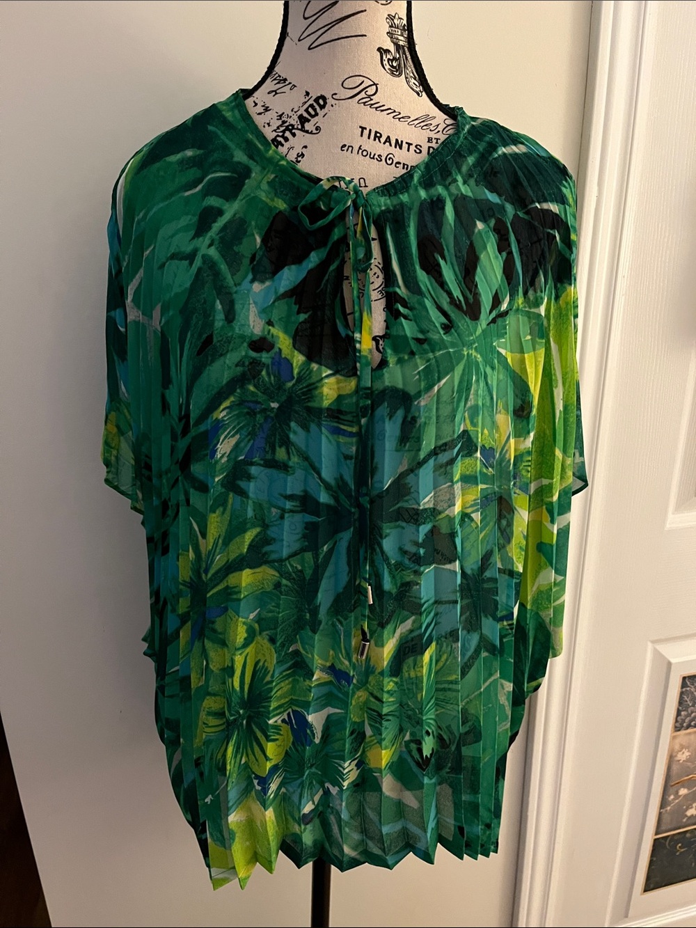 Chaus Green Multi-Color Floral Pleated Blouse